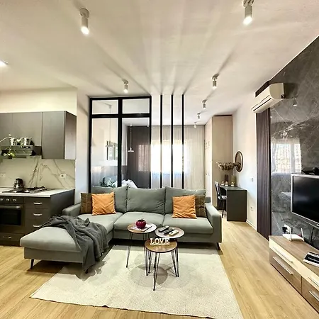 Chlo 4 Apartment Tirana